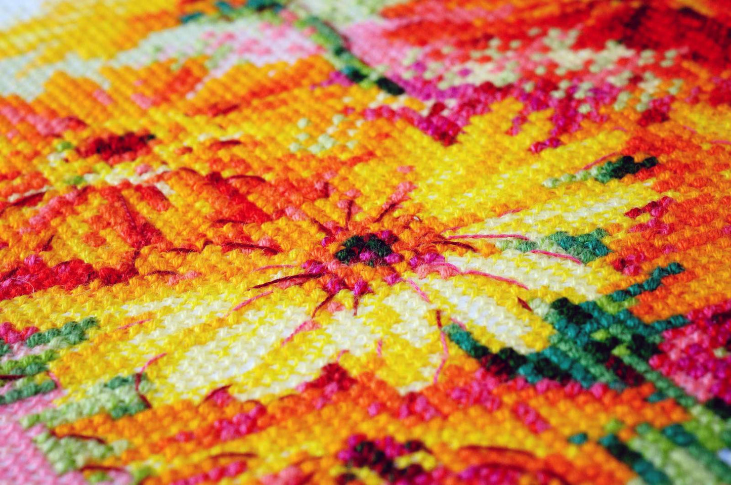 Watercolor Gerberas - embroidery kit /RIOLIS/ 30 x 30 cm