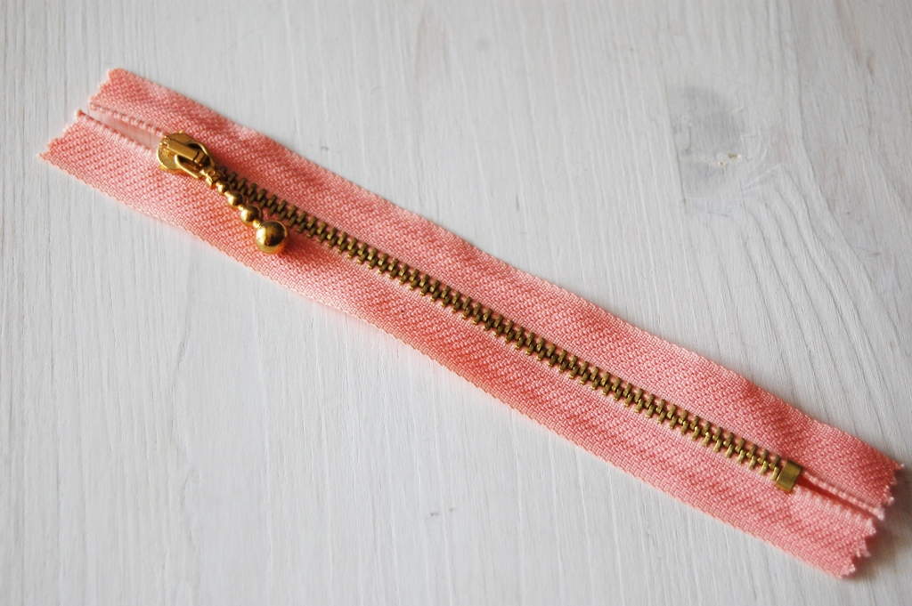 Metāla rāvējslēdzējs /14 cm/ rozā - Atrasts Noliktavā!