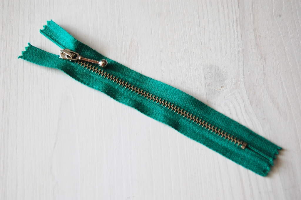 Metāla rāvējslēdzējs /12 cm/ zaļš - Atrasts Noliktavā!