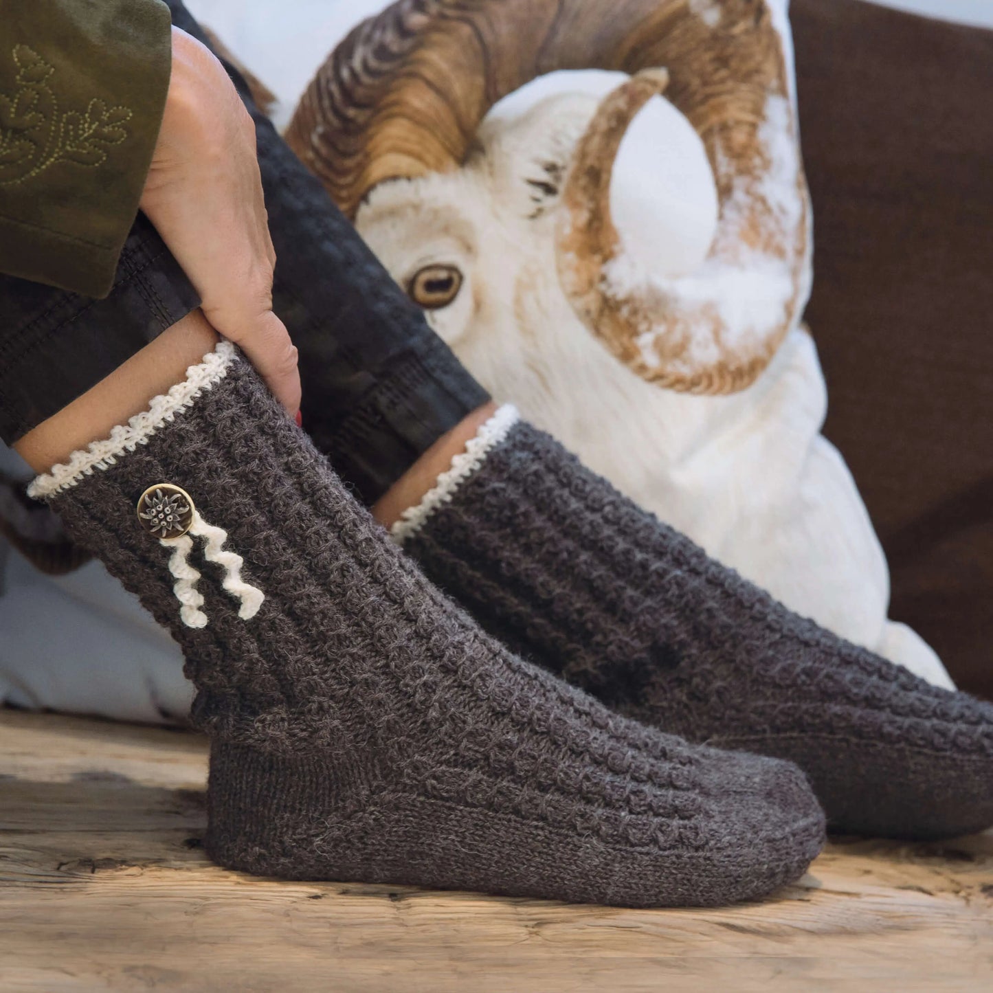 Hot Socks UNI 50 /Gründl/ 4-ply sock yarn 50g #10 "Mercerized brown"