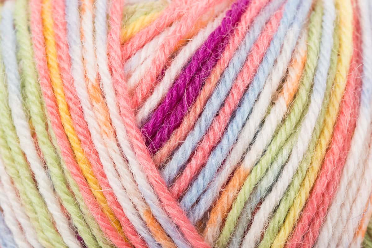 Regia Color 4-diegu 50g #01132 "Kvadrātveida konfekšu krāsa"