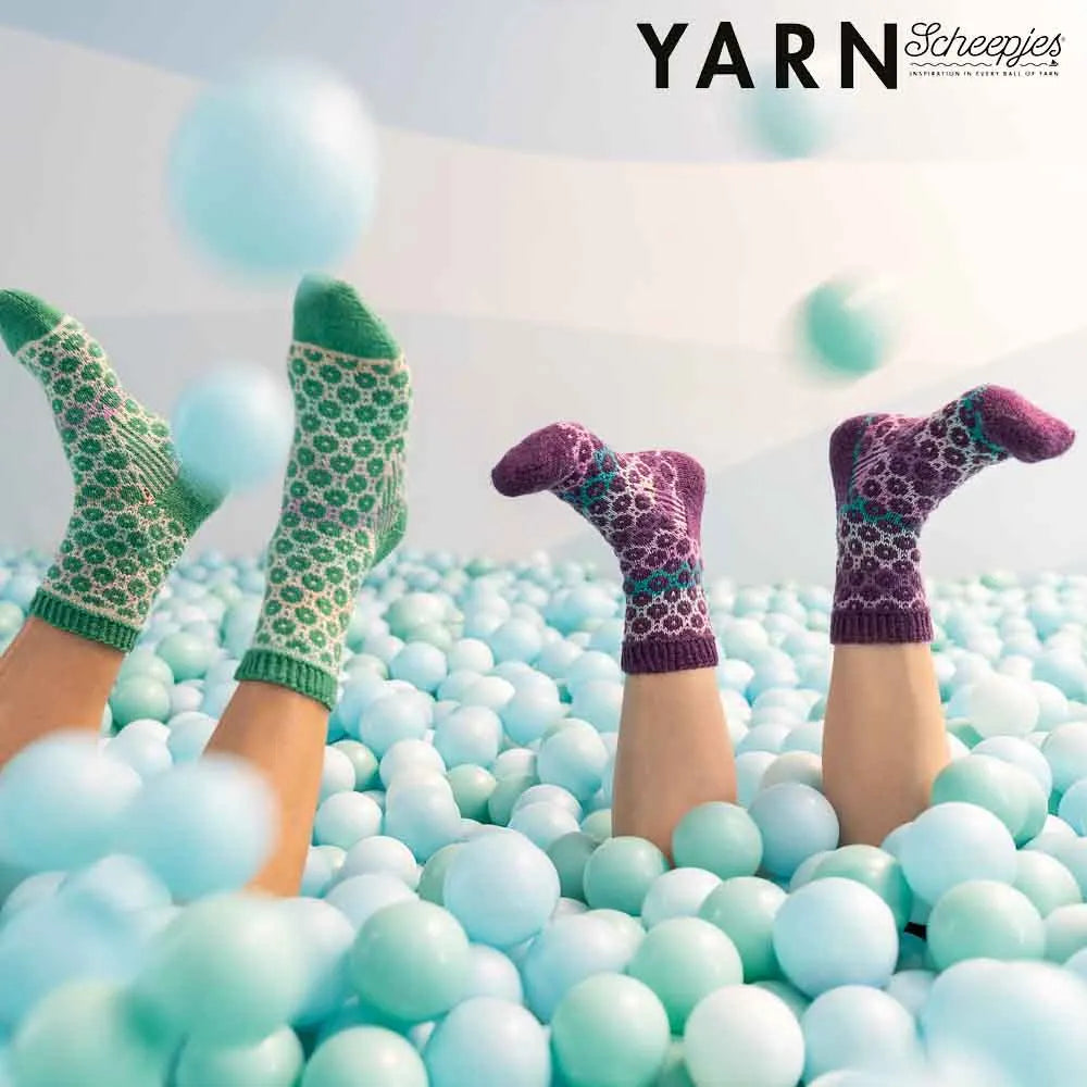 Scheepjes YARN Bookazine 16 SHIMMERLAND - rokdarbu žurnāls grāmata, ENG