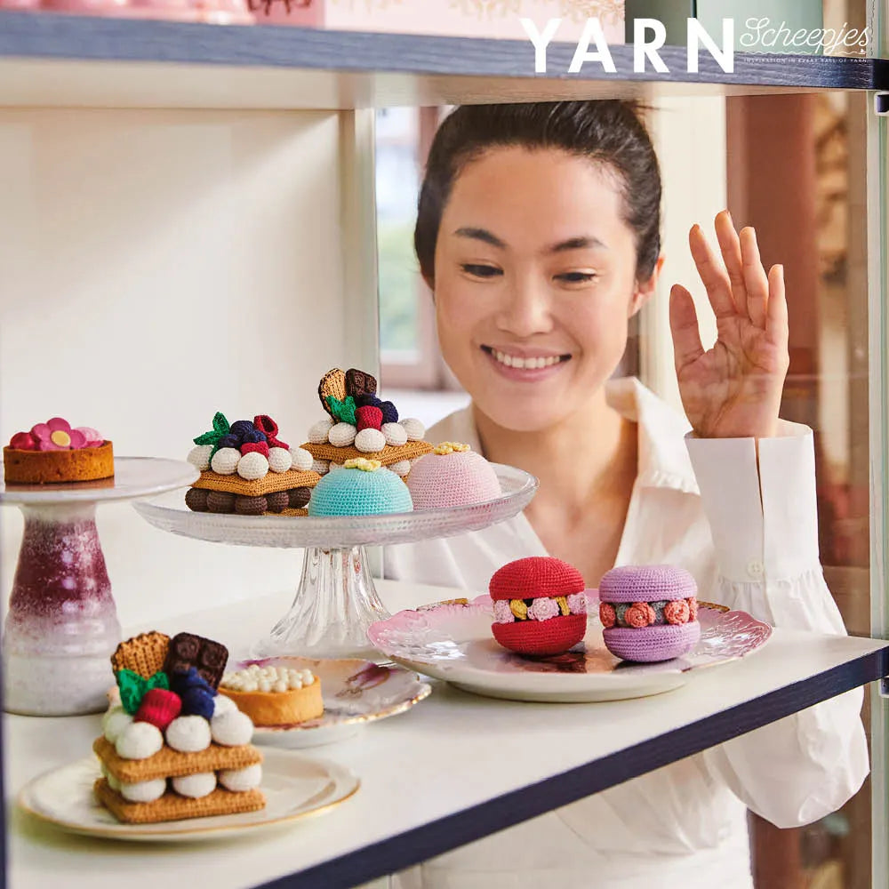 Scheepjes YARN Bookazine 17 PATTISSERIE - rokdarbu žurnāls grāmata, ENG
