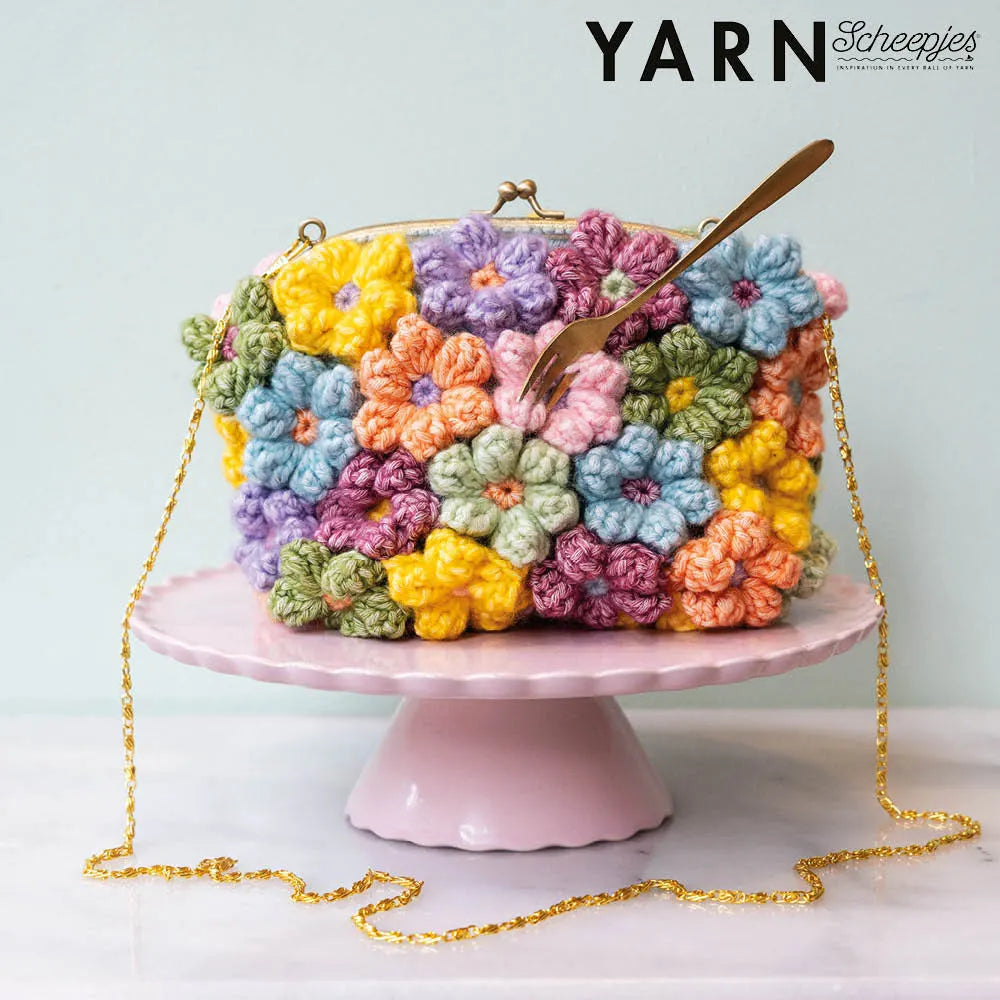 Scheepjes YARN Bookazine 17 PATTISSERIE - rokdarbu žurnāls grāmata, ENG