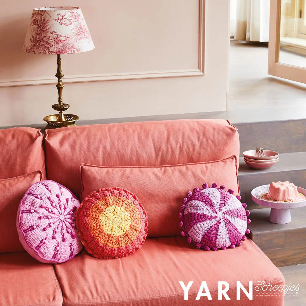 Scheepjes YARN Bookazine 17 PATTISSERIE - rokdarbu žurnāls grāmata, ENG