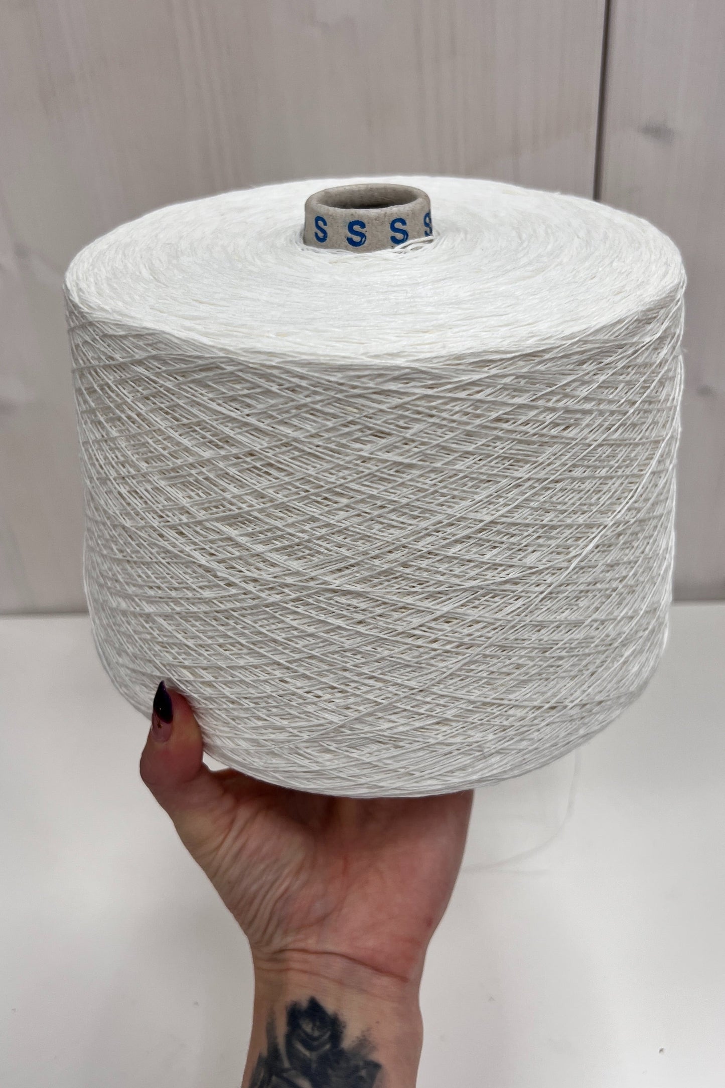 Bleached 100% linen, 3-ply /Midara/ +/- 3% = 1.2 kg