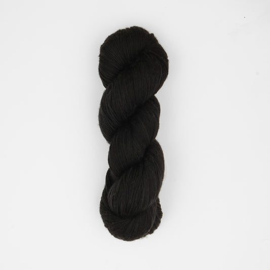 Symfonie Terra 4-ply 100g #SS2031 "Pitch Black"