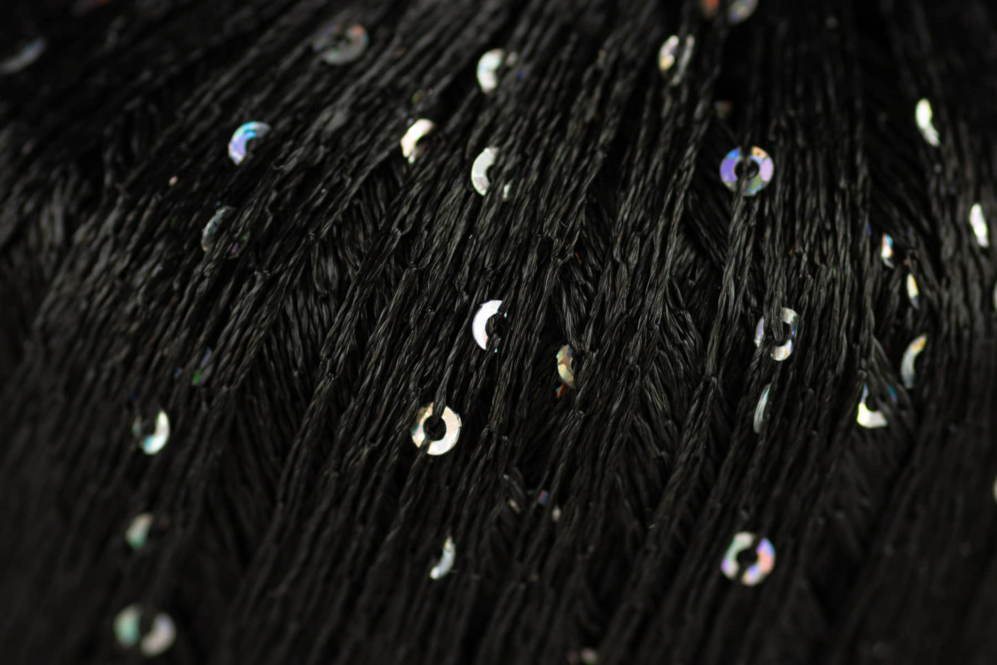 Sequin /Midara/ 50g #944 "Melns-varavīksnes fliteri"