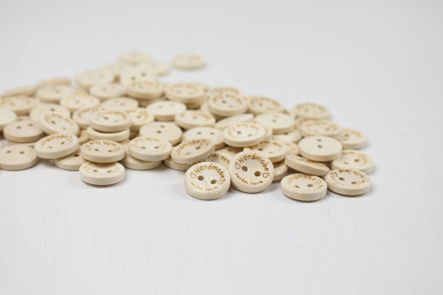 Wooden buttons HANDMADE WITH LOVE Ø15mm - 1 pc