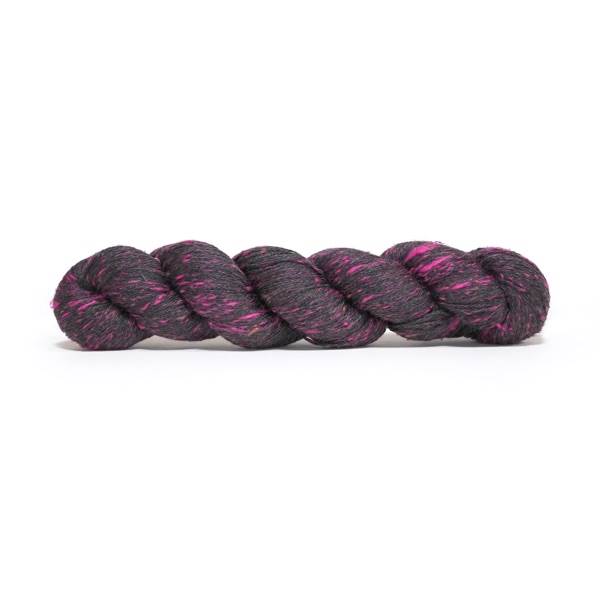 Spun Silk World TANGLED siid Nm 16/3 50g #0083 "Basalt"