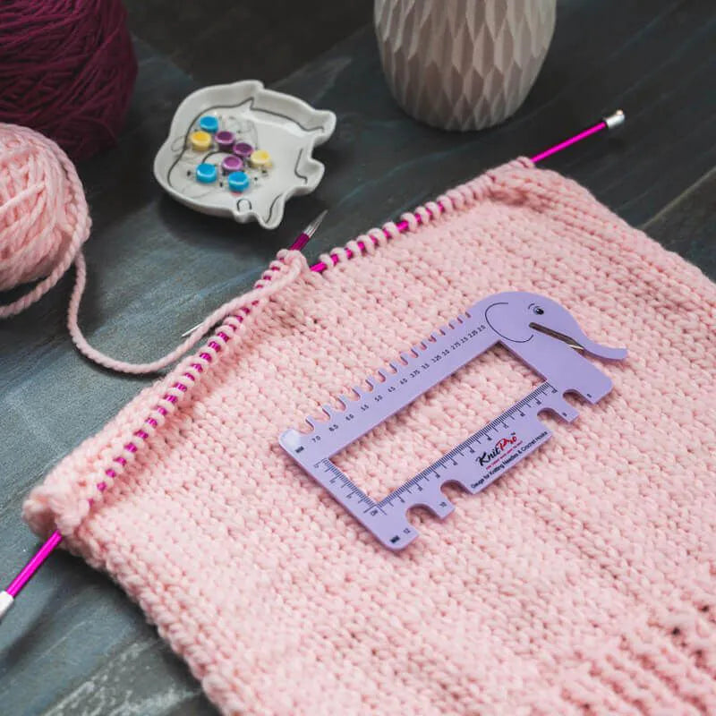 Knitting needle and crochet hook sizing template with yarn cutter - purple /KnitPro