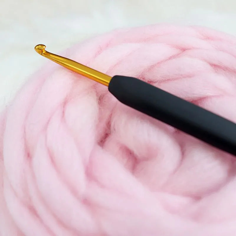 Aluminum crochet hook with black handle - gold /Knitpro/
