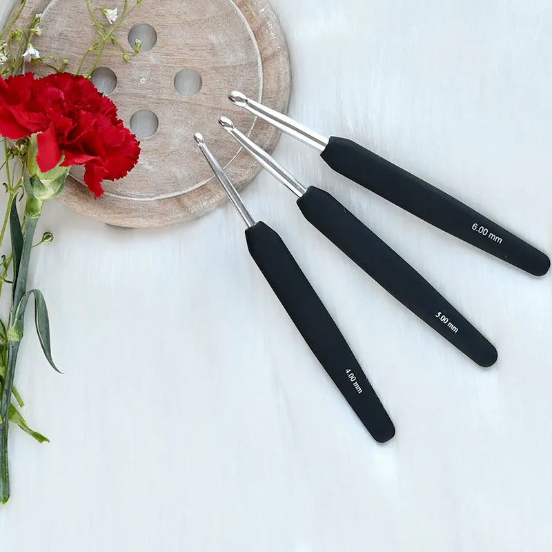 Aluminum Crochet Hook with Black Handle - Silver /Knitpro/