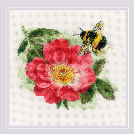 Fluffy Bumblebee - embroidery kit /RIOLIS/ 15 x 15 cm