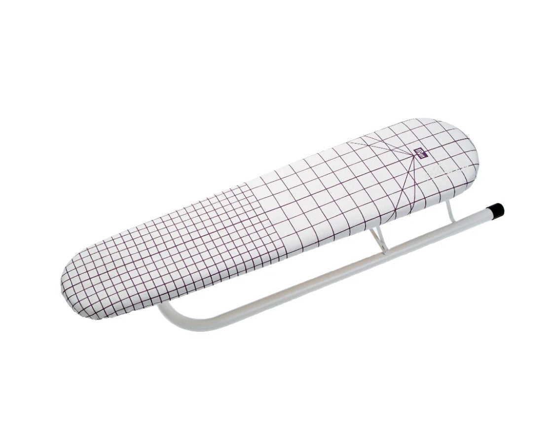 Mazs gludināmais dēlis piedurknēm un bikšu starām, liekams uz galda 52 cm x 12.5 cm /Prym
