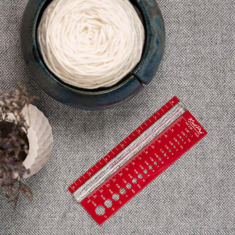 Knitting needle size gauge with magnifying glass /KnitPro