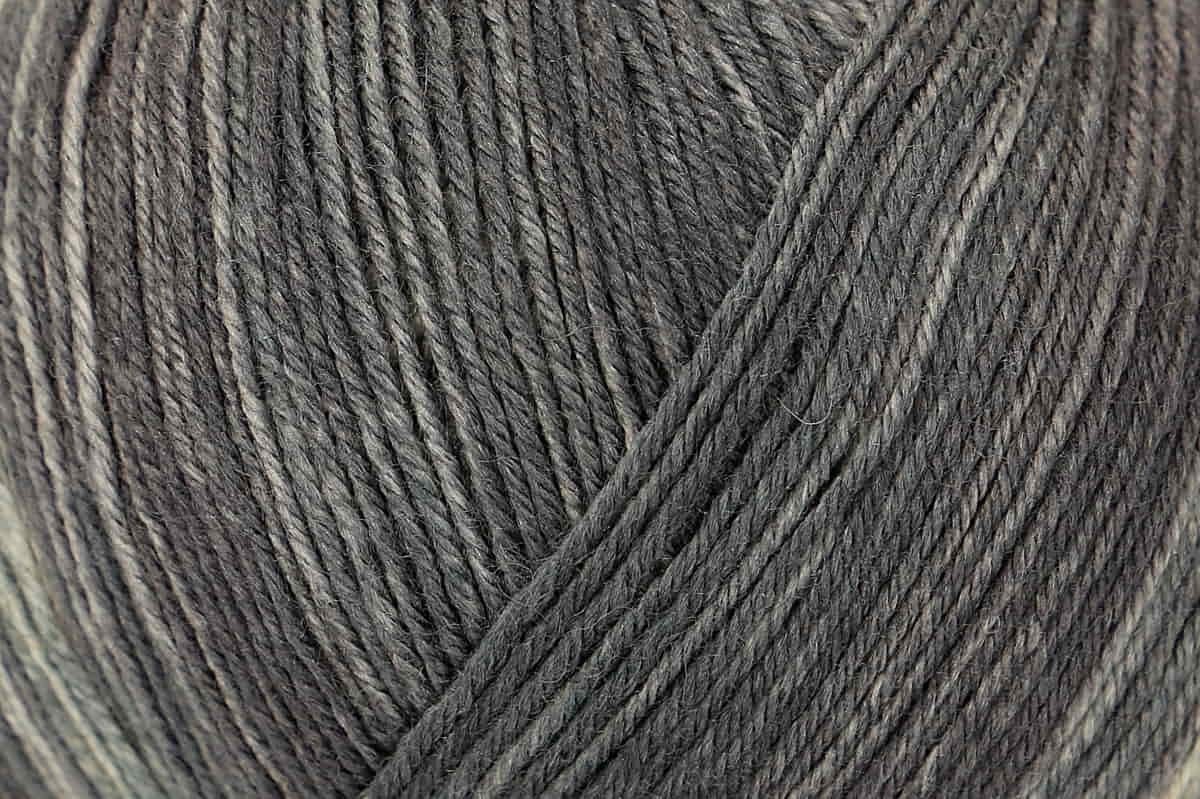 Regia Premium 4-diegu Silk color 100g #00099 "Melns"
