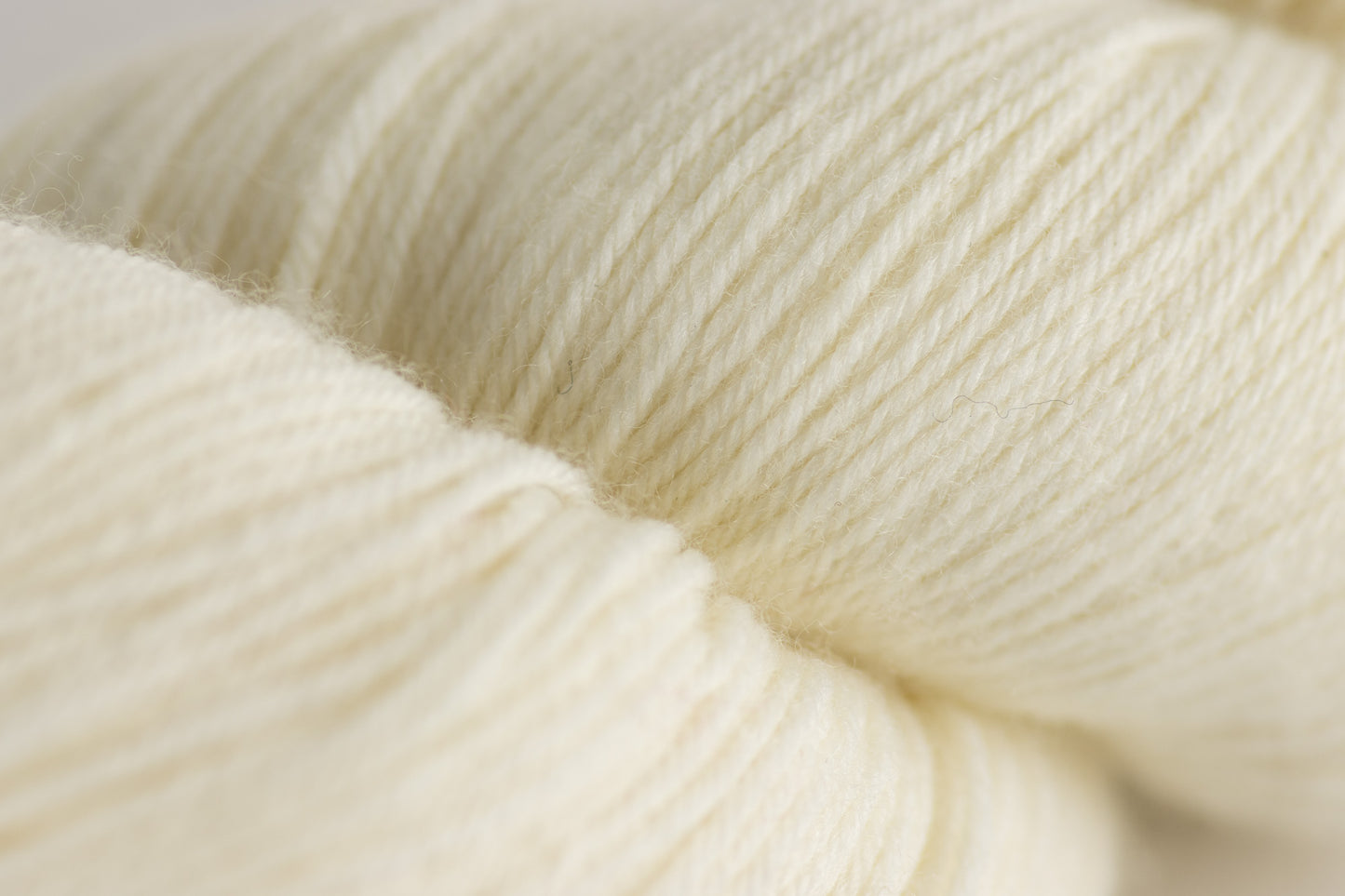 Symfonie Terra 4-ply 100g #SS2001 "Jasmine"