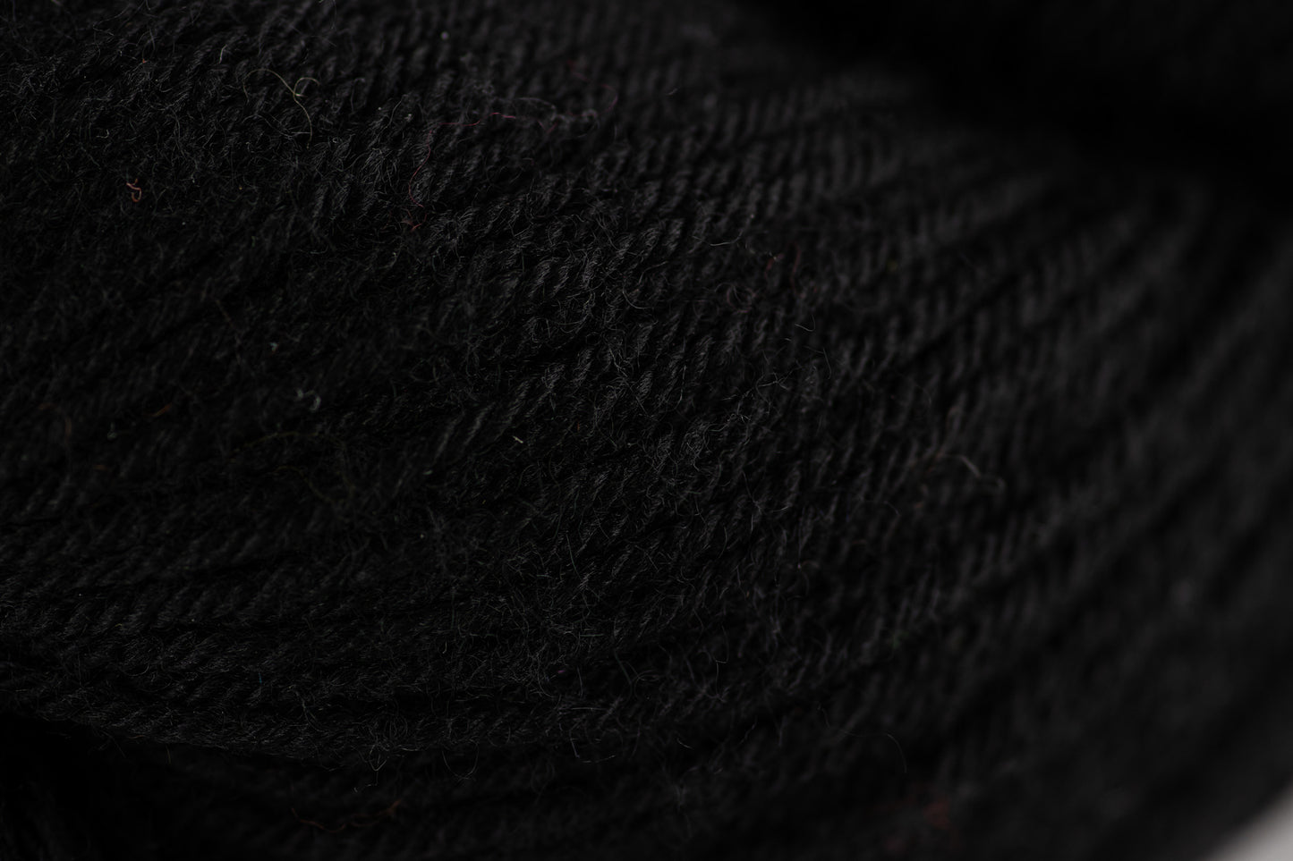Symfonie Terra 4-diegu 100g #SS2031 "Piķa melns"