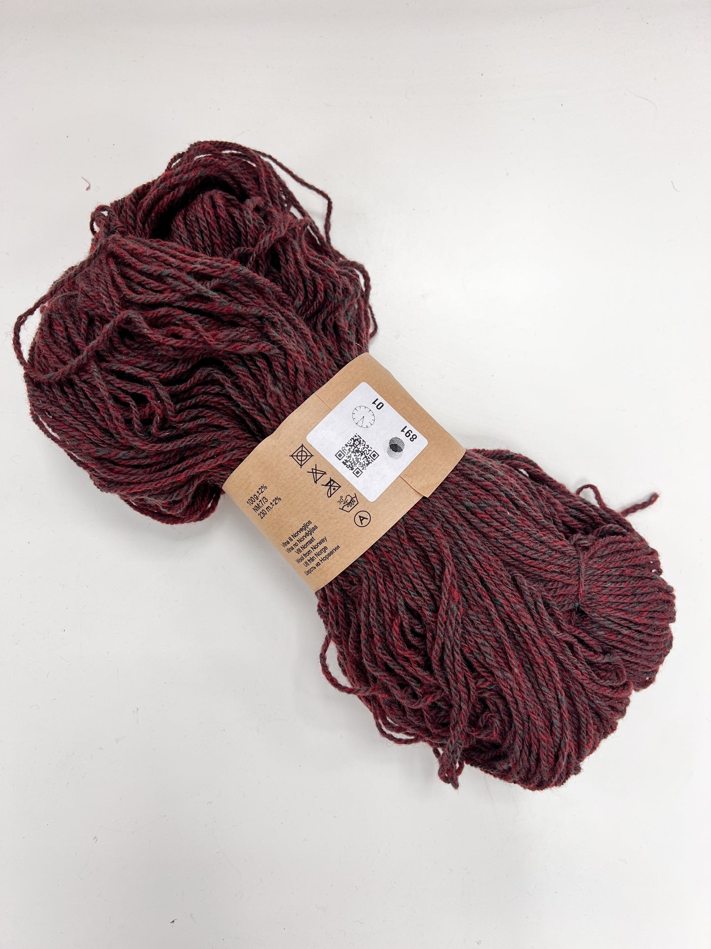 Norge /Midara/ NM: 7/3 100g #891 "Tumši pelēksarkans Mix"