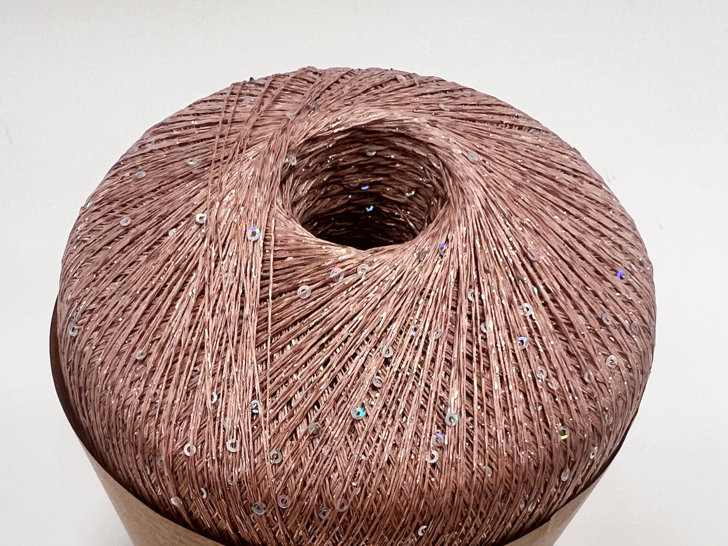 Sequin /Midara/ 50g #830 1350 m "Darker golden caramel-rainbow sequins"