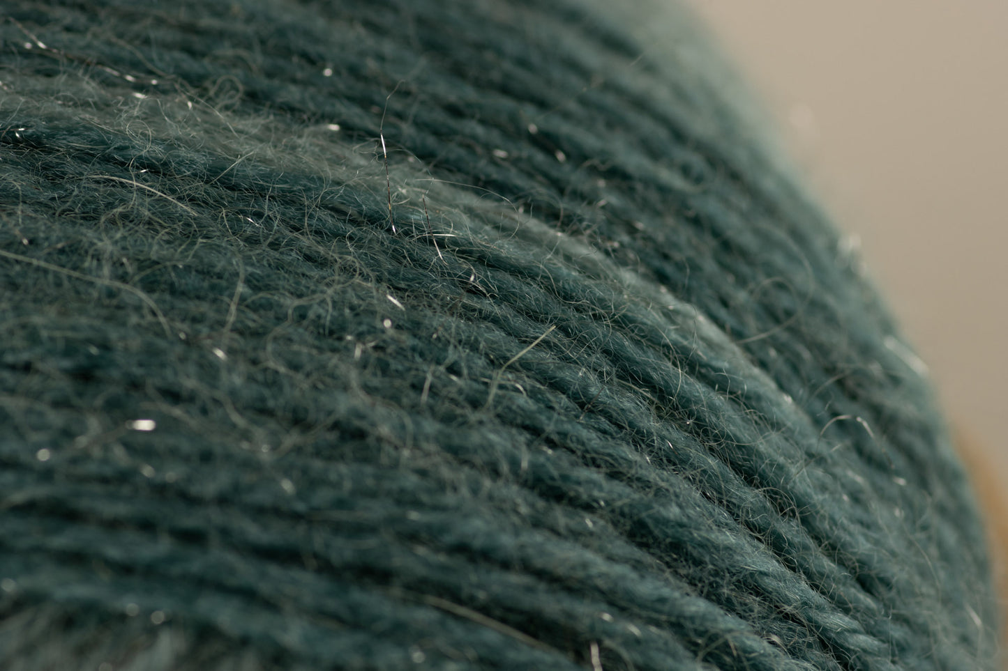 Stardust /Scheepjes/ 100g #662 "Strēlnieks"