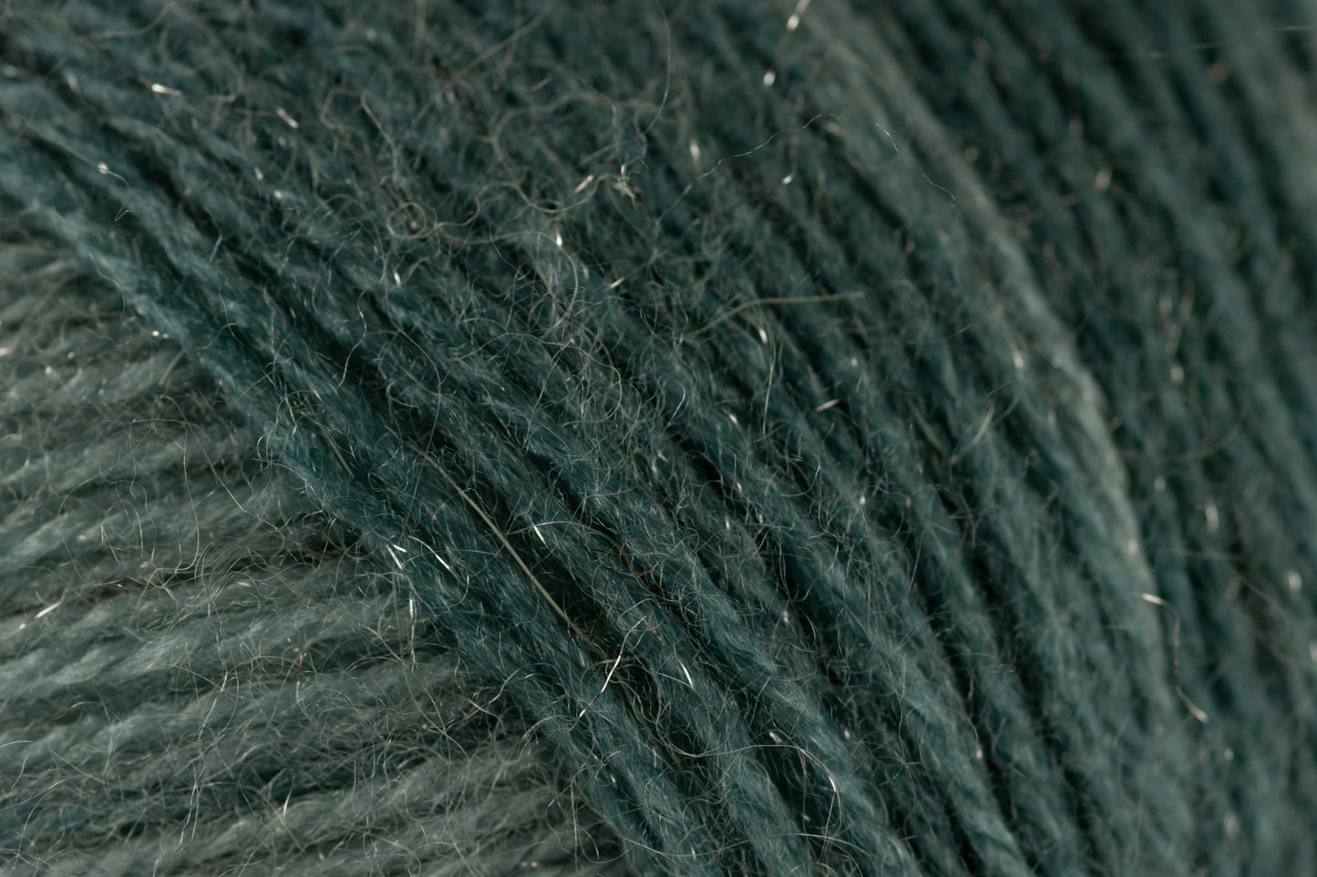 Stardust /Scheepjes/ 100g #662 "Strēlnieks"