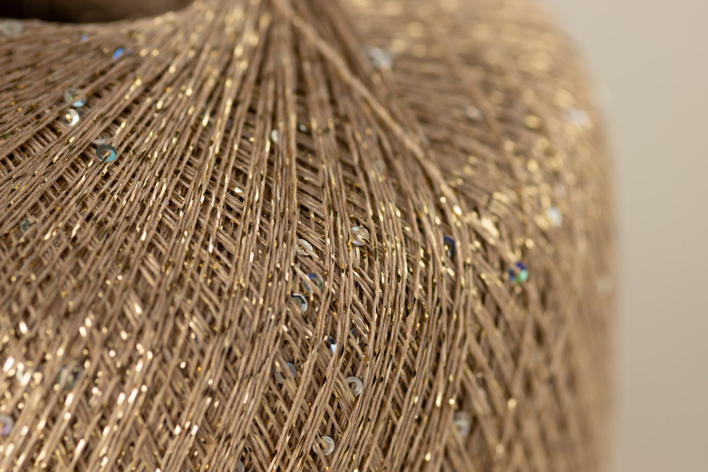 Sequin /Midara/ #820 1350 m "Gaiša zelta karamele-varavīksnes fliteri"