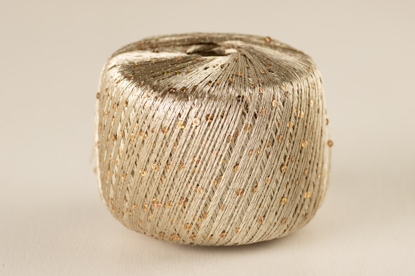 Sequin /Midara/ #883 "Gaišs zelts-varavīksnes zelta fliteri"