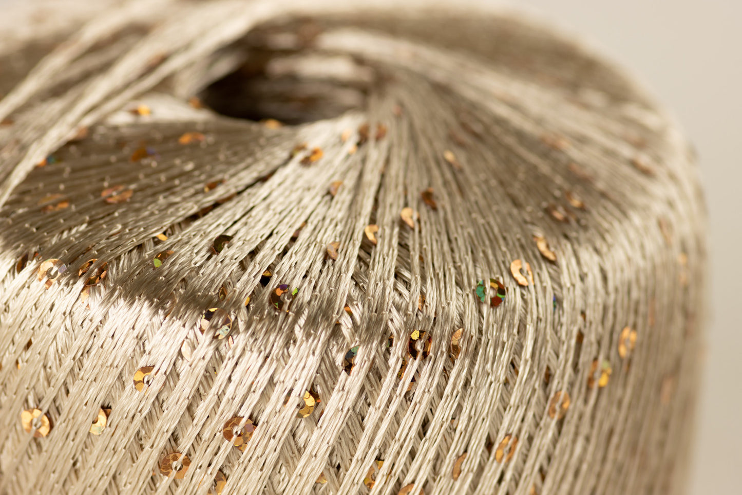 Sequin /Midara/ #883 "Gaišs zelts-varavīksnes zelta fliteri"