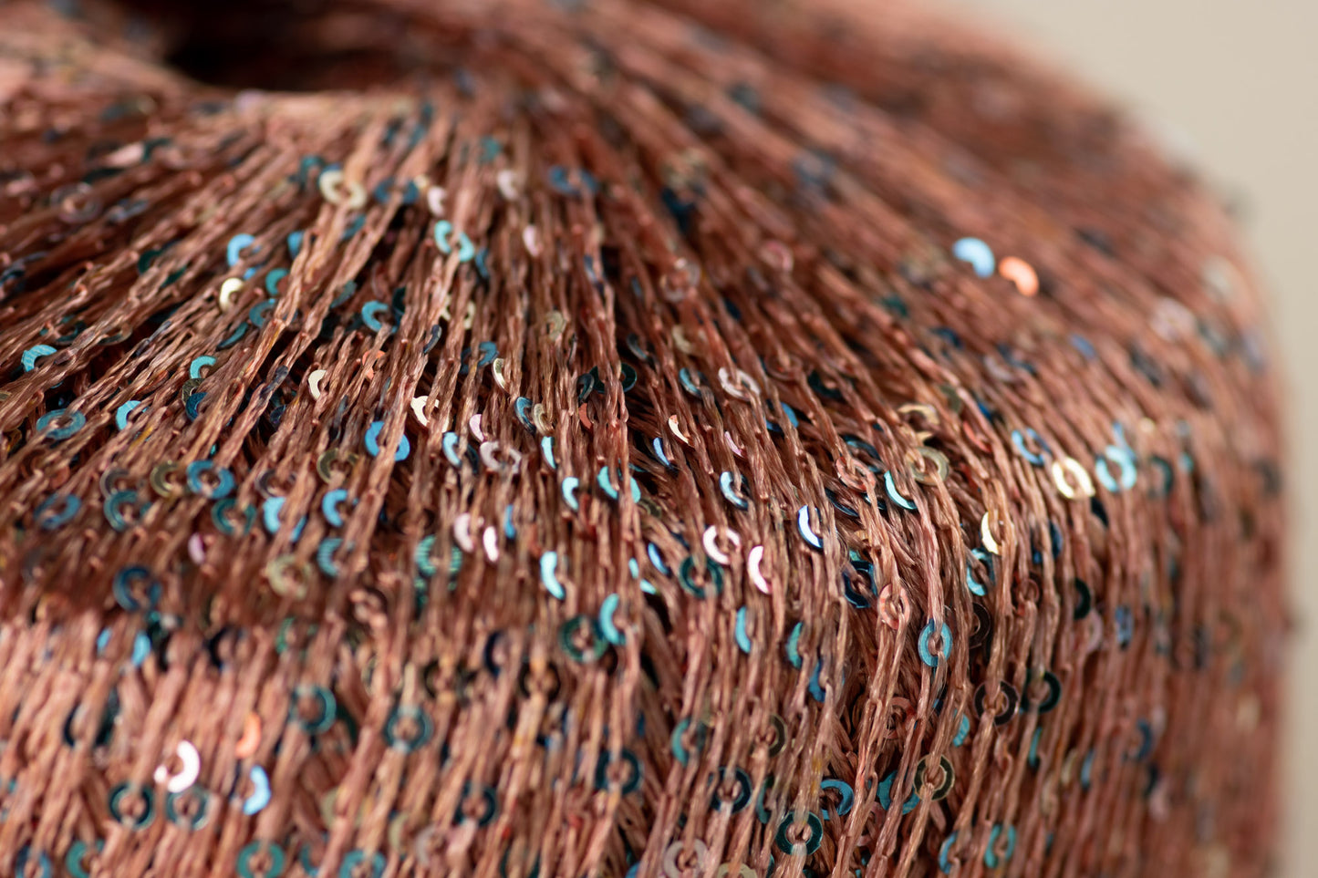 Sequin /Midara/ #160 "Brūnganrozā ar zilisudrabainiem fliteriem"