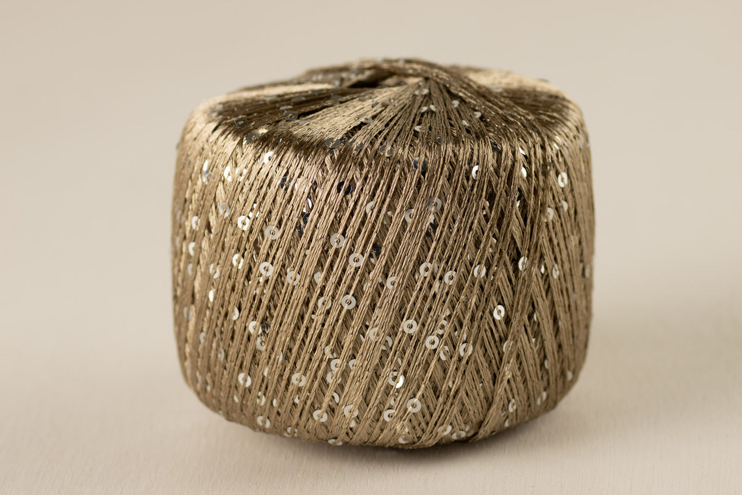 Sequin /Midara/ #884 "Gaiši brūns/bēšs-sudraba fliteri"