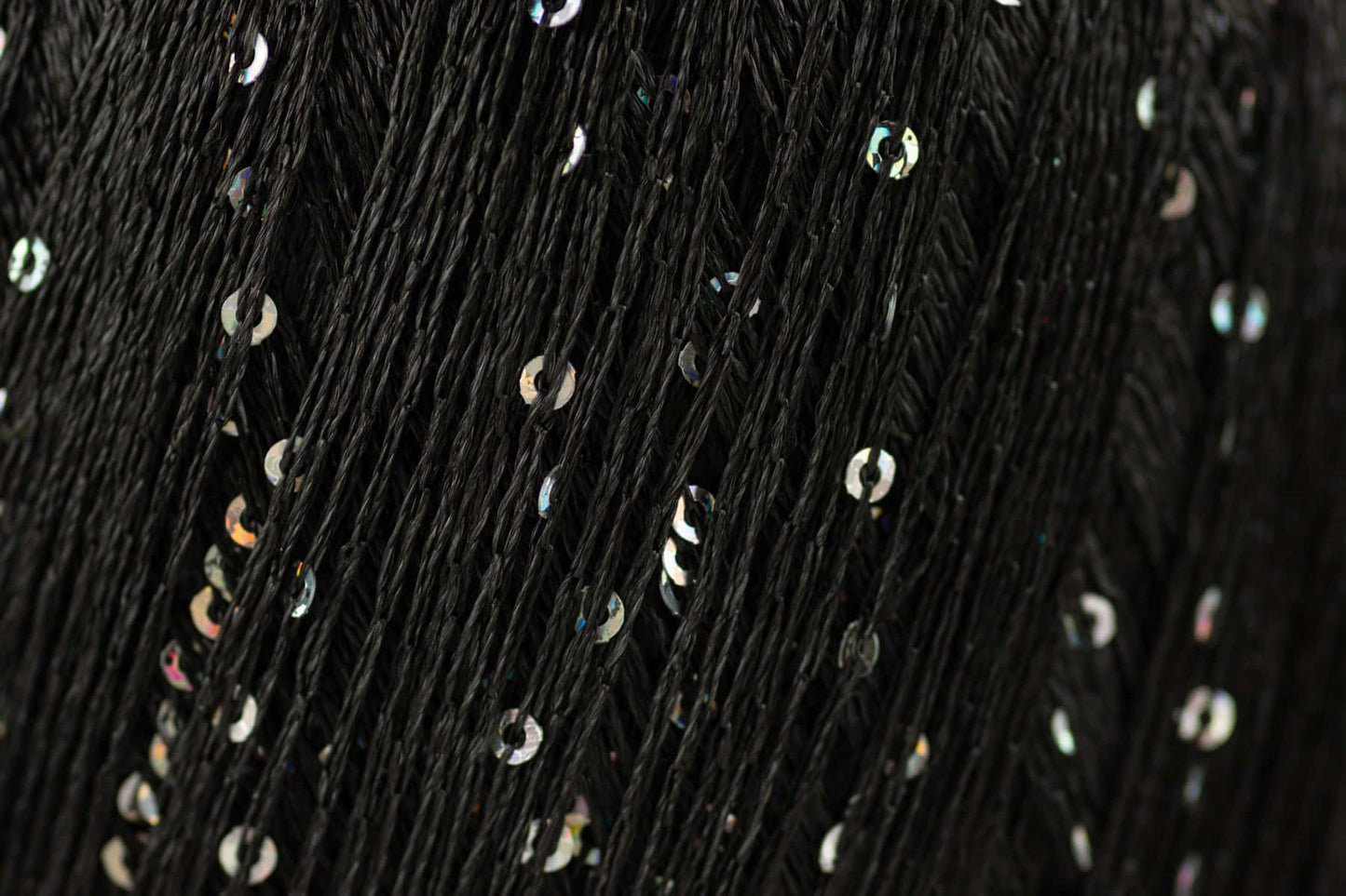 Sequin /Midara/ 50g #944 "Melns-varavīksnes fliteri"