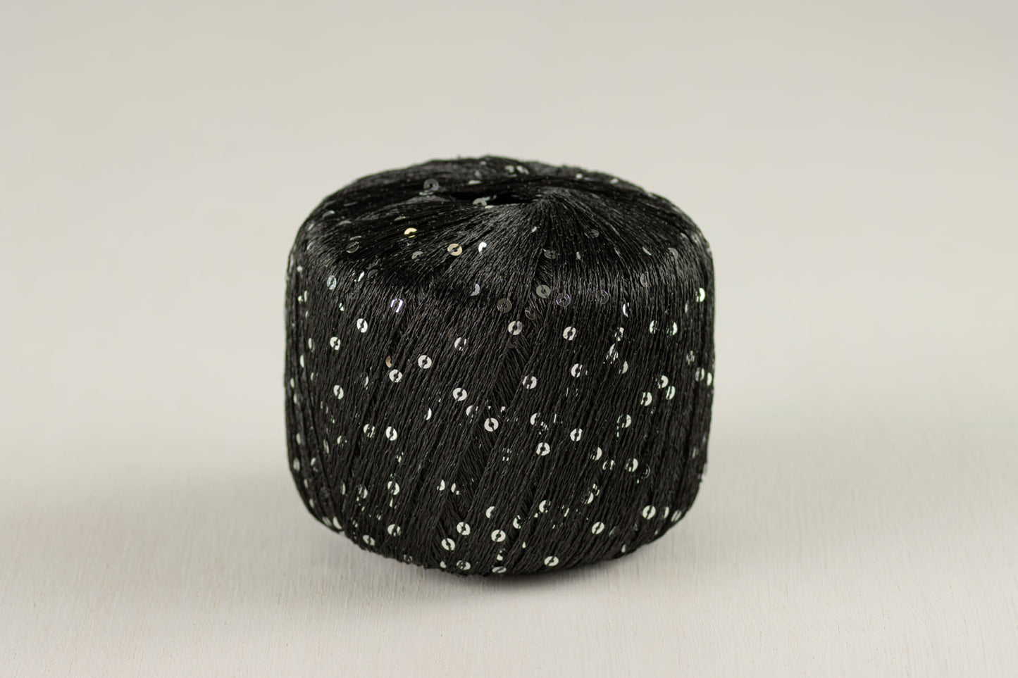 Sequin /Midara/ 50g #941 "Melns-sudrabs"