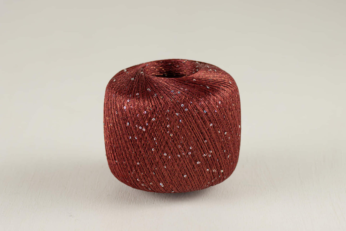 Sequin /Midara/ 50g #110 1350m "Brūngansarkans"