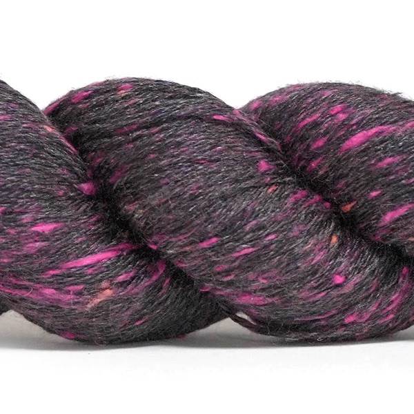 Spun Silk World TANGLED siid Nm 16/3 50g #0083 "Basalt"