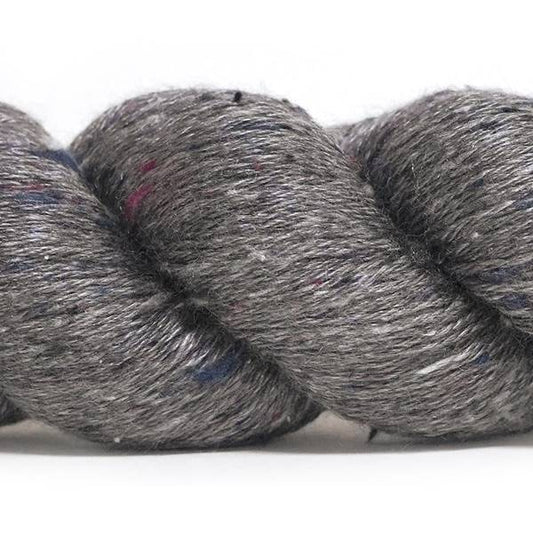 Spun Silk World TANGLED zīds Nm 16/3 50g #0094 "Obsidiāns"